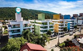 Aluguel Apartamento 2 quartos com Piscina Bombinhas